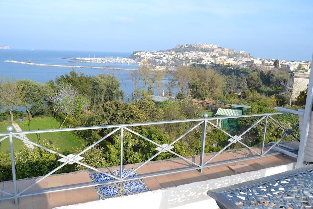 Piccolo Tirreno Hotel Residence Прочида Екстер'єр фото