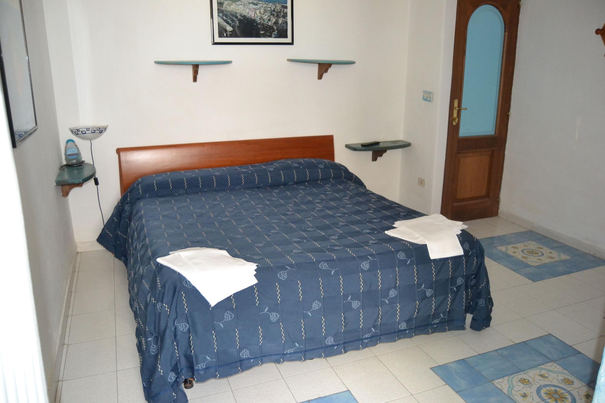 Piccolo Tirreno Hotel Residence Прочида Екстер'єр фото