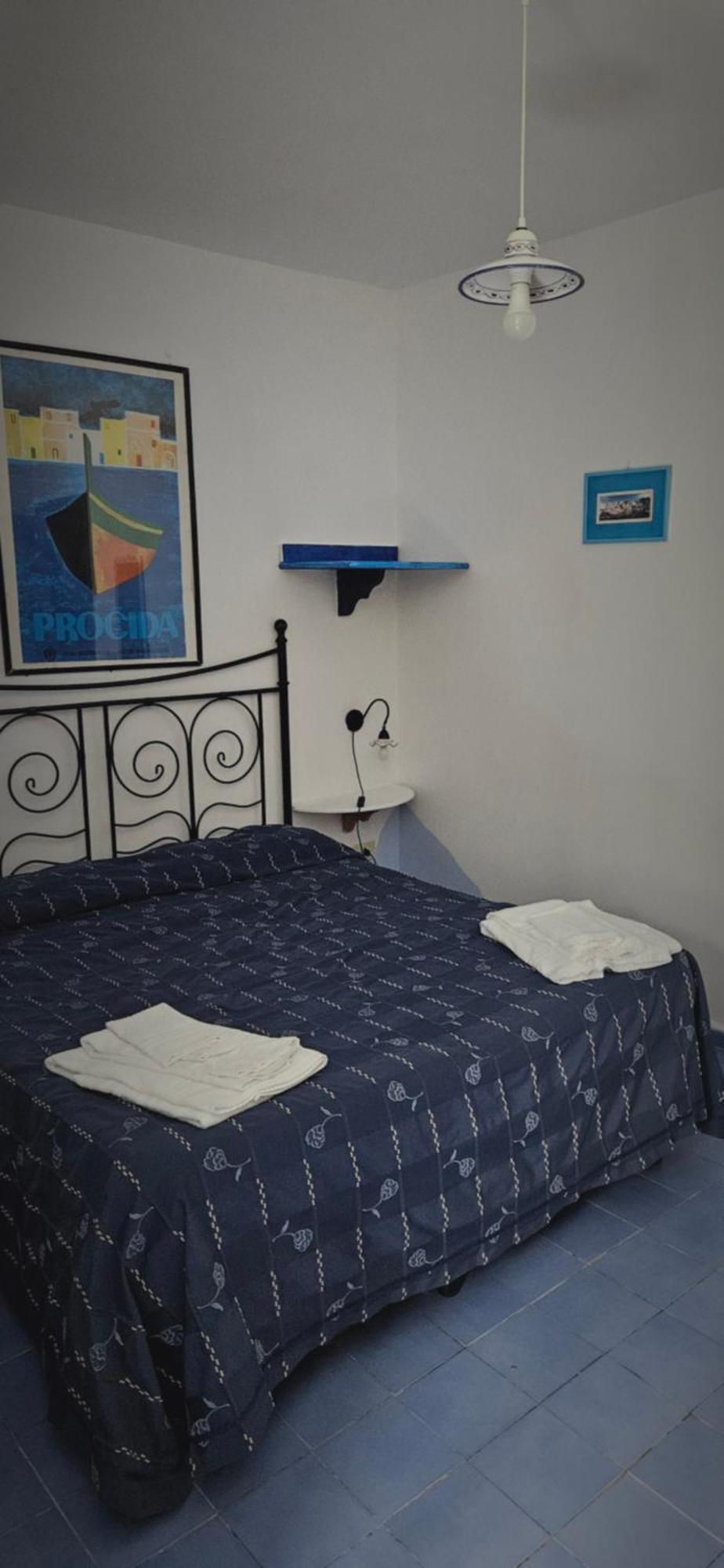Piccolo Tirreno Hotel Residence Прочида Екстер'єр фото