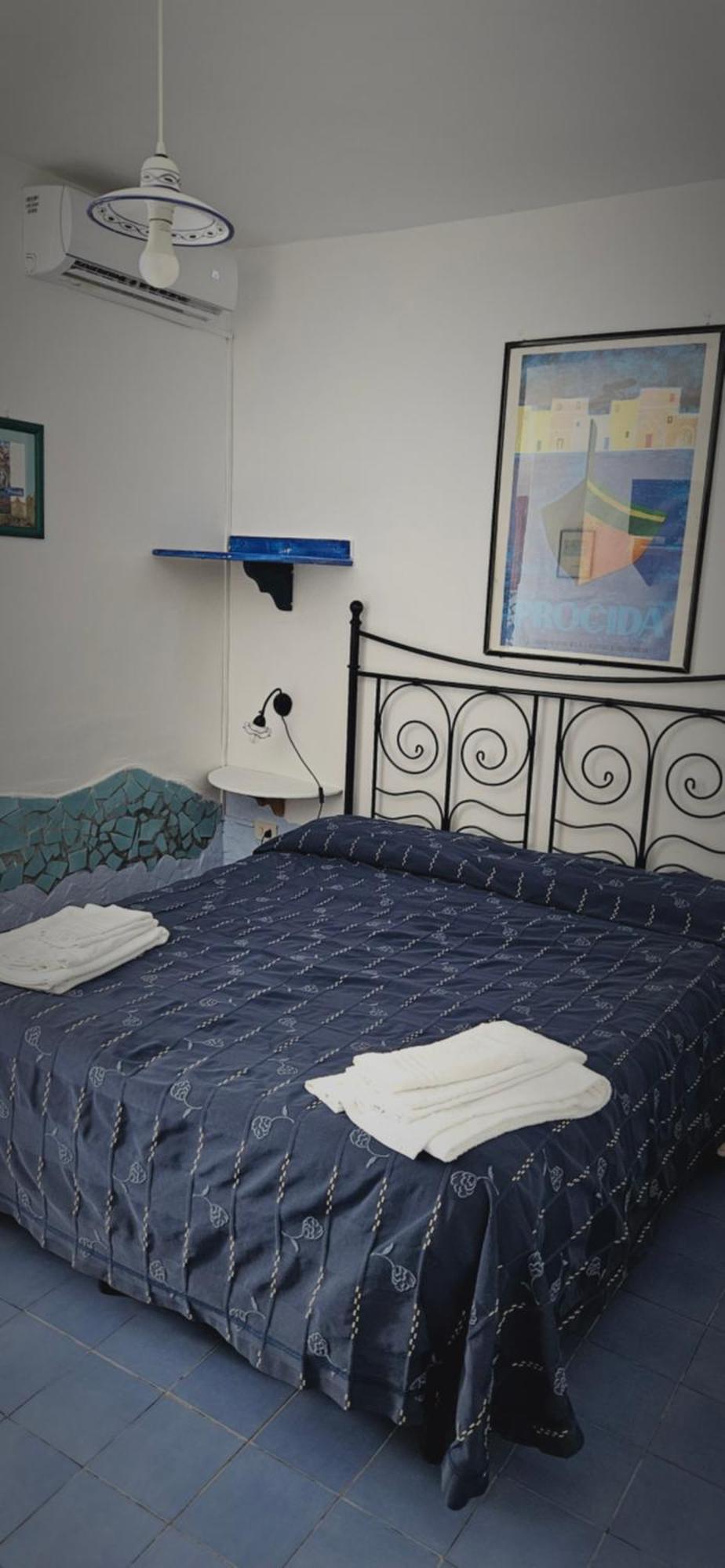 Piccolo Tirreno Hotel Residence Прочида Екстер'єр фото